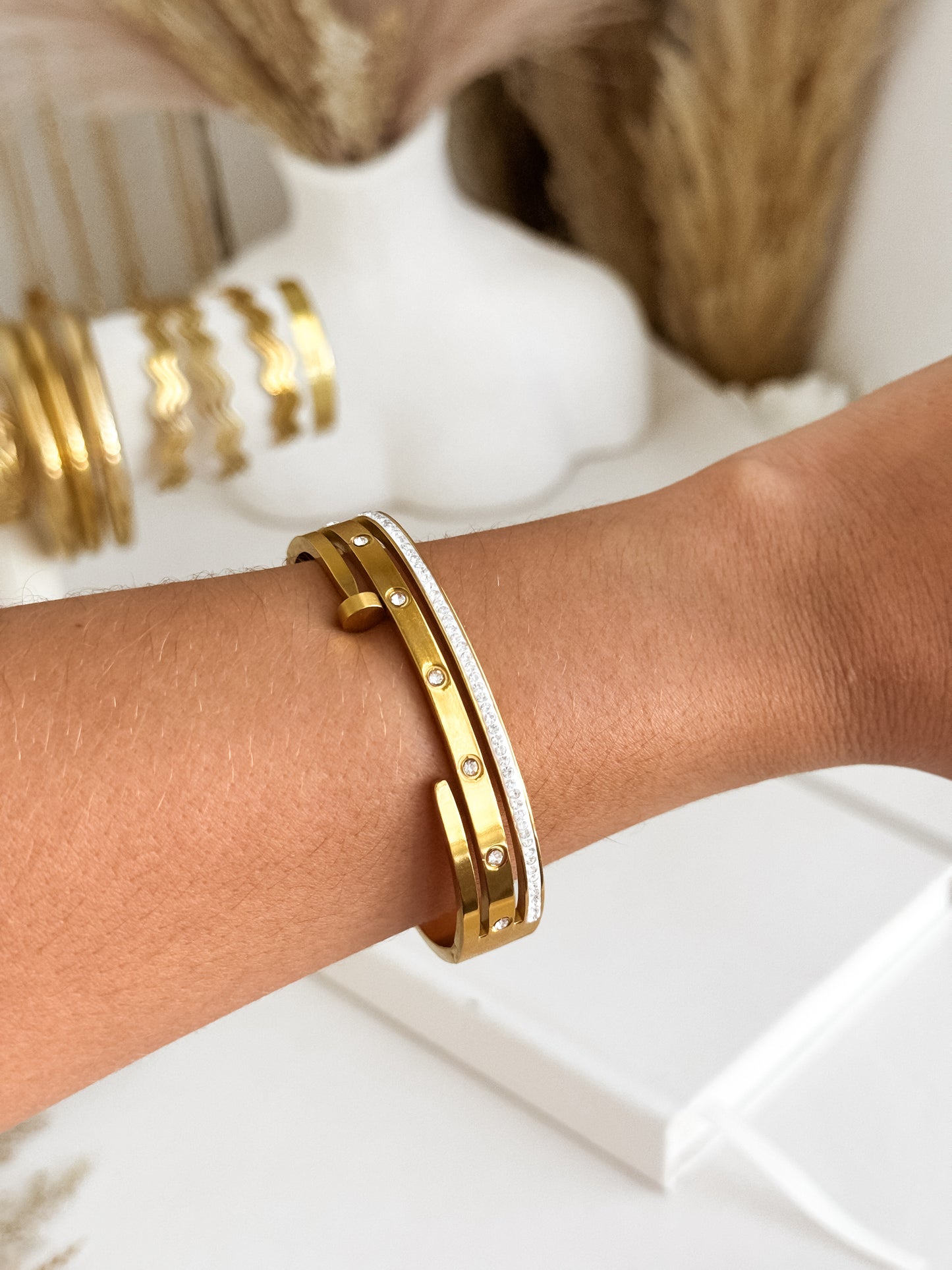 Farah Bangle